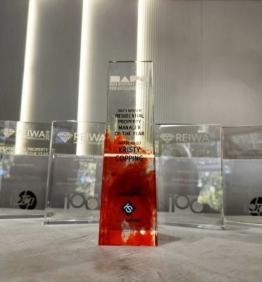 reiwa awards trophy